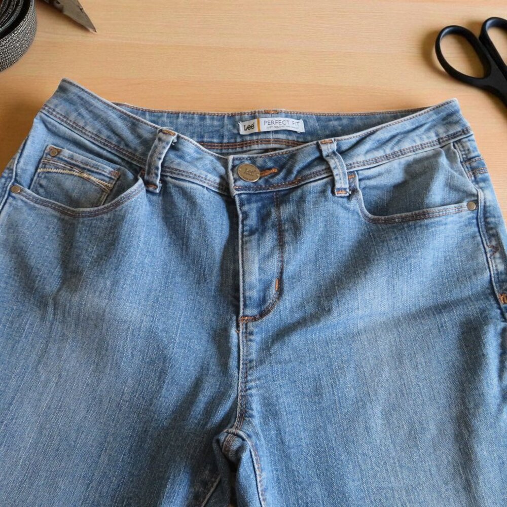 LEE - Perfect Fit Women's Jeans (Just Below Waist), Size 10 Medium, Pre-Owned - Picture 7 of 13